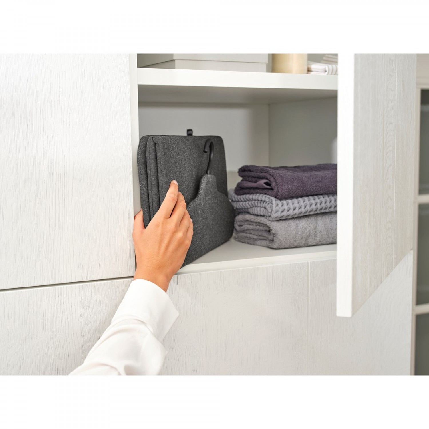 Сгъваем борд за гладене на дрехи с ръчна парна ютия Linn 40х1,2х85см (текстил/черен)