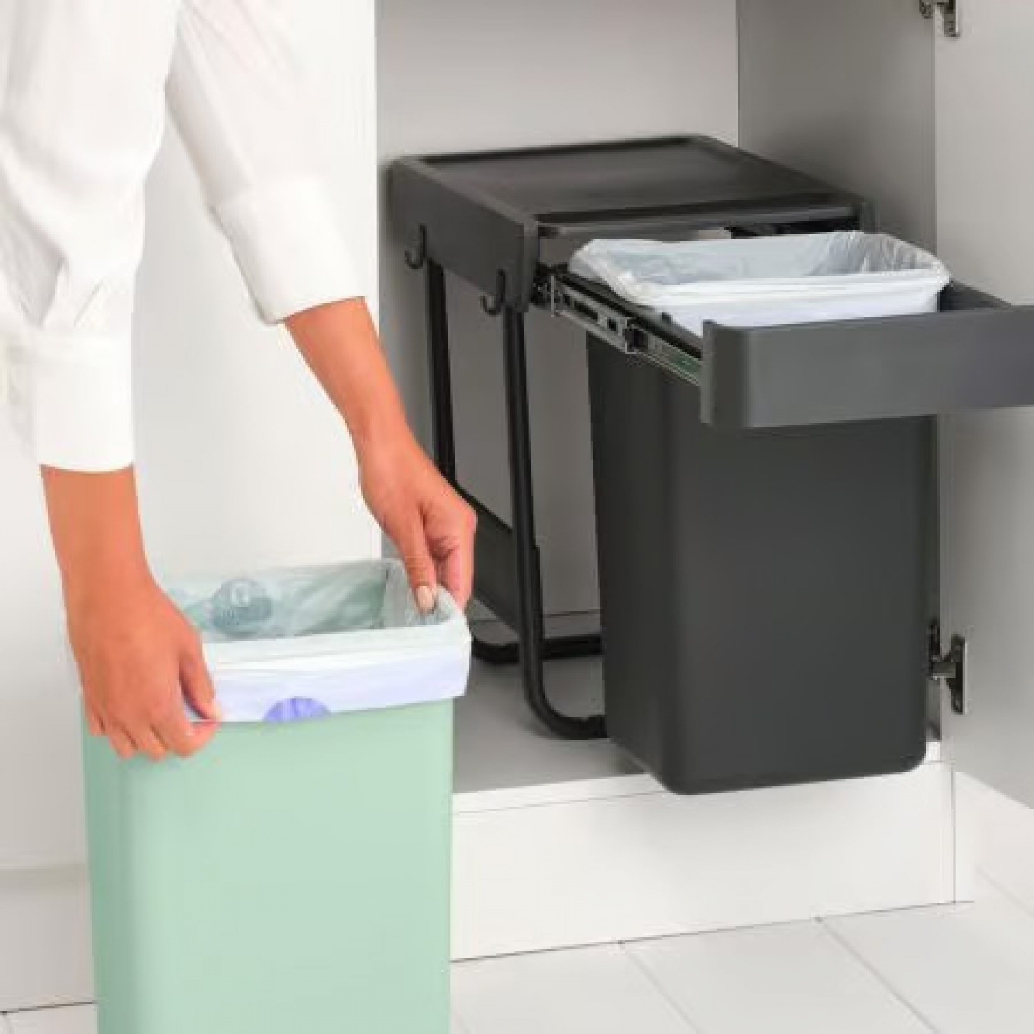 Кош за вграждане Sort and Go с две отделения 2х15л (тъмно сив/мента)